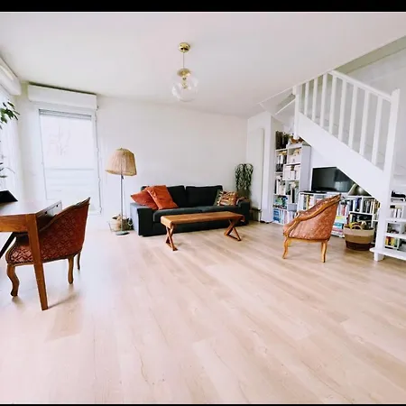 Beau Duplex Terrasse Proche Paris * بانيوليه