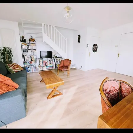 Beau Duplex Terrasse Proche Paris شقة بانيوليه