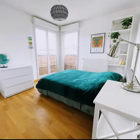 Beau Duplex Terrasse Proche Paris شقة بانيوليه