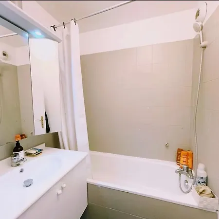 Beau Duplex Terrasse Proche Paris شقة بانيوليه